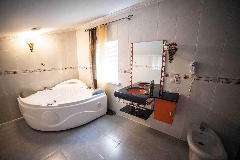 Imperiya Hotel Khmel'nyts'kyy Room photo